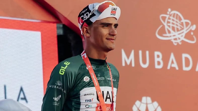 Isaac del Toro sigue segundo en el UAE Tour a 21 segundos