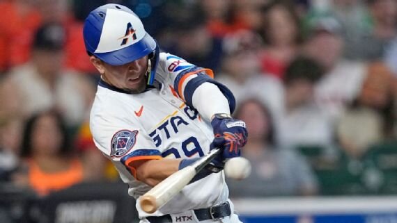 Cardenales firman al mexicano Ramón Urías por un año