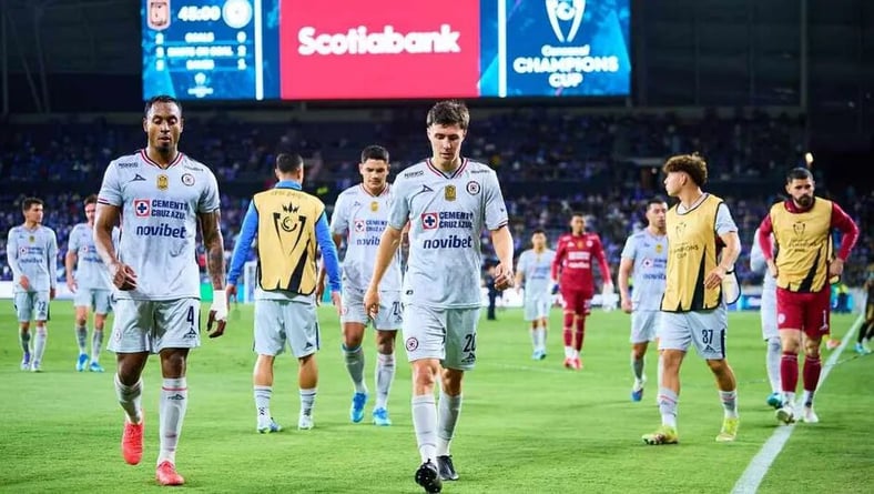 Cruz Azul cae goleado 3-0 ante LAFC en la ida de cuartos de Concachampions