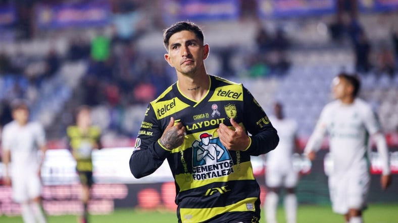 Pachuca vence 4-2 a Santos Laguna con hat-trick de Víctor Guzmán