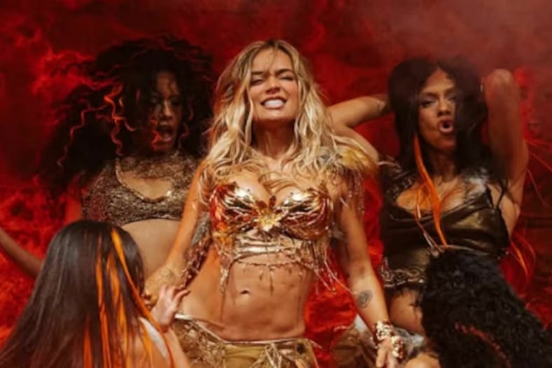 Karol G cierra Coachella 2026 con show de orgullo latino