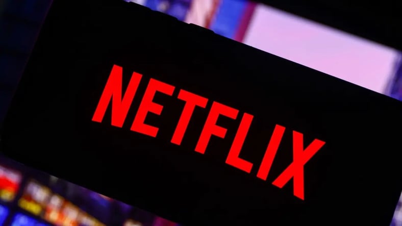Acciones de Netflix se desploman más de 8% tras reporte trimestral