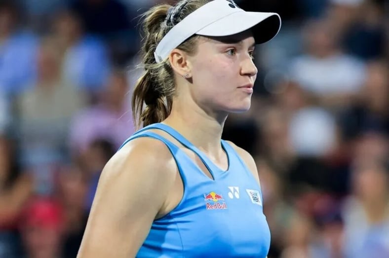 Rybakina salva un match point y remonta ante Fernández para avanzar a semifinales en Stuttgart