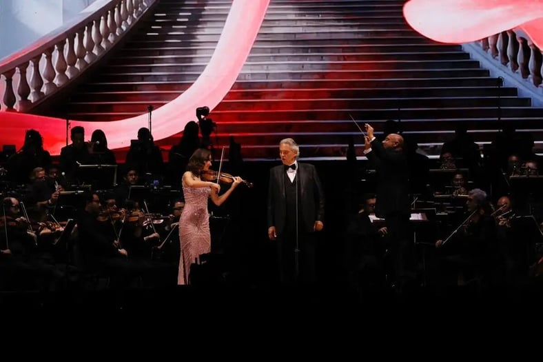 Más de 130 mil asisten a concierto de Bocelli en CDMX