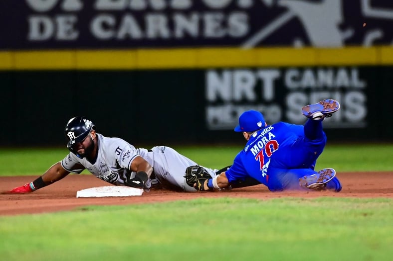 Acereros se lleva el primero de la serie en extrainnings