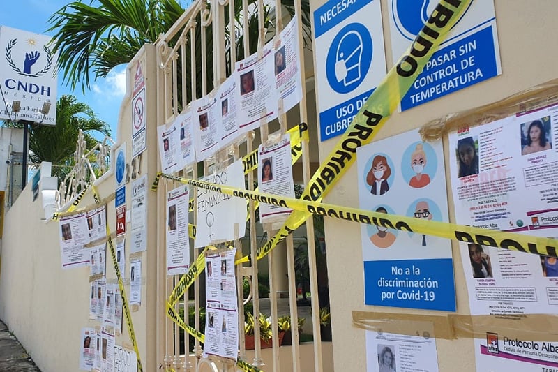 Feministas protestan en sedes de Derechos Humanos en Puebla y Tabasco