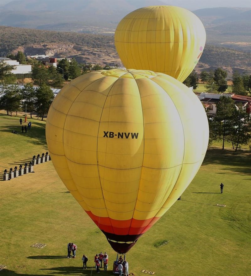 Globos aerostáticos colorean el cielo de León