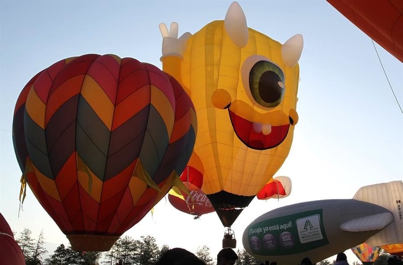 Globos aerostáticos colorean el cielo de León