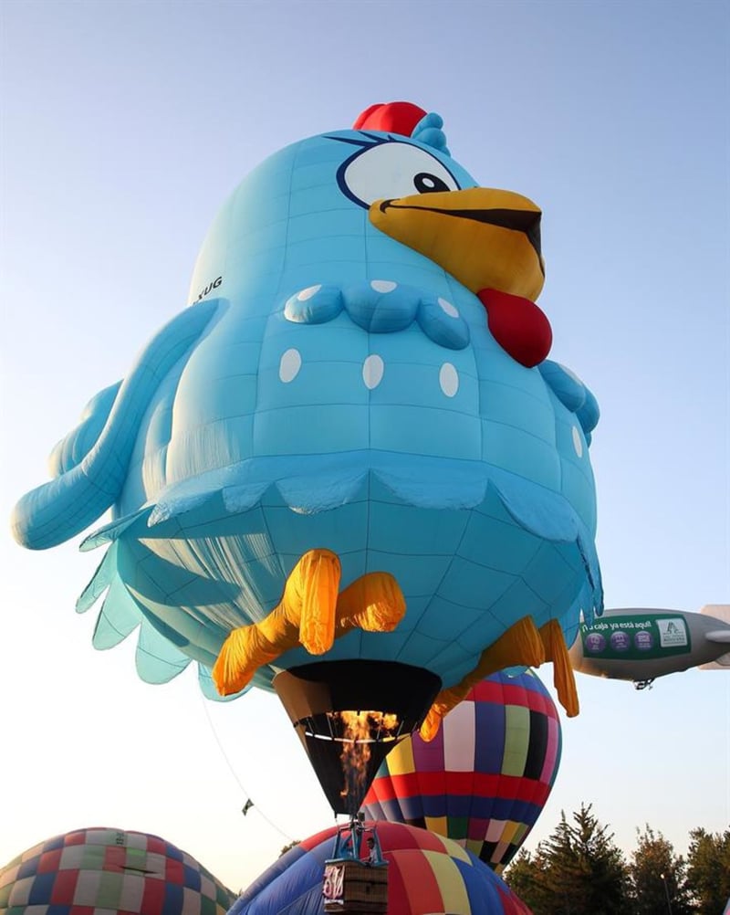 Globos aerostáticos colorean el cielo de León