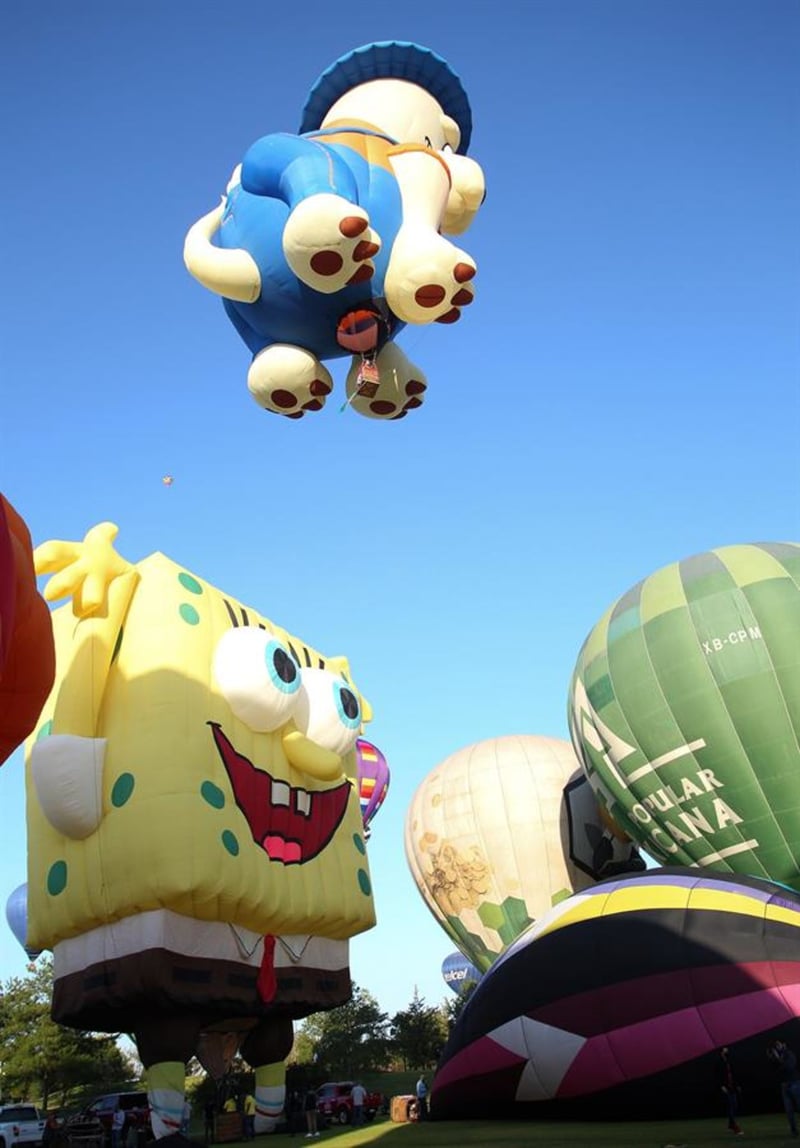 Globos aerostáticos colorean el cielo de León