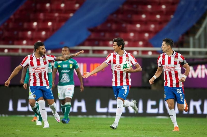 Acciones del duelo entre Chivas y el León