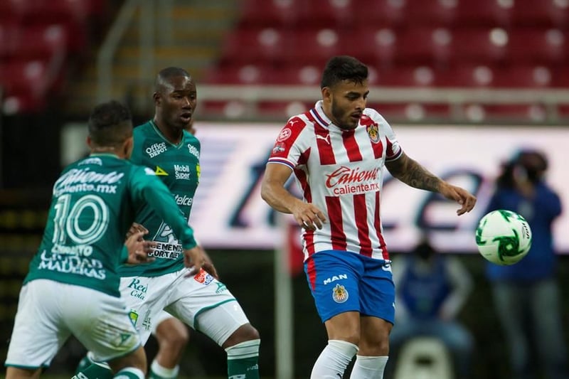 Acciones del duelo entre Chivas y el León