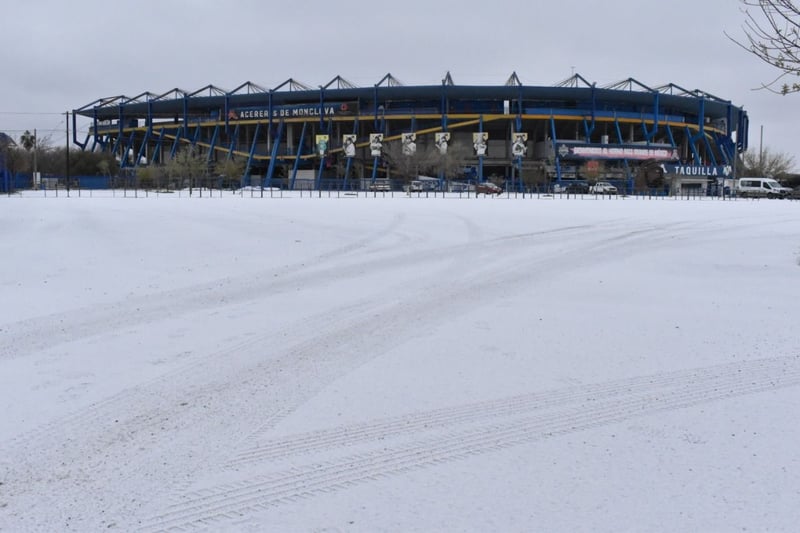 Nieve y caos se viven en Monclova