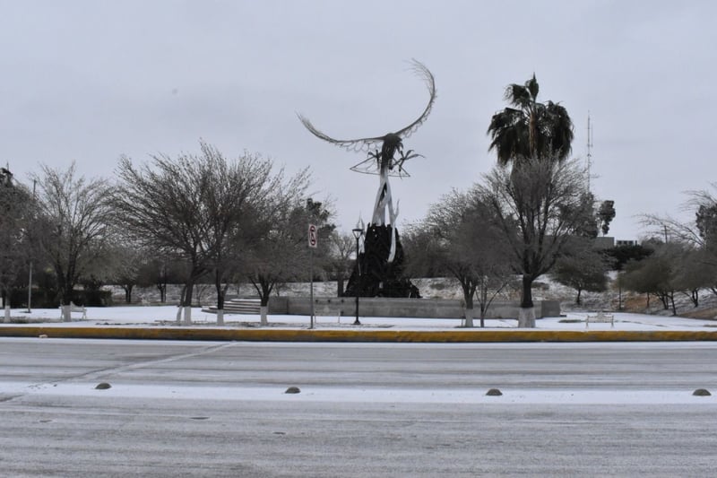 Nieve y caos se viven en Monclova