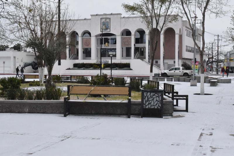 Nieve y caos se viven en Monclova