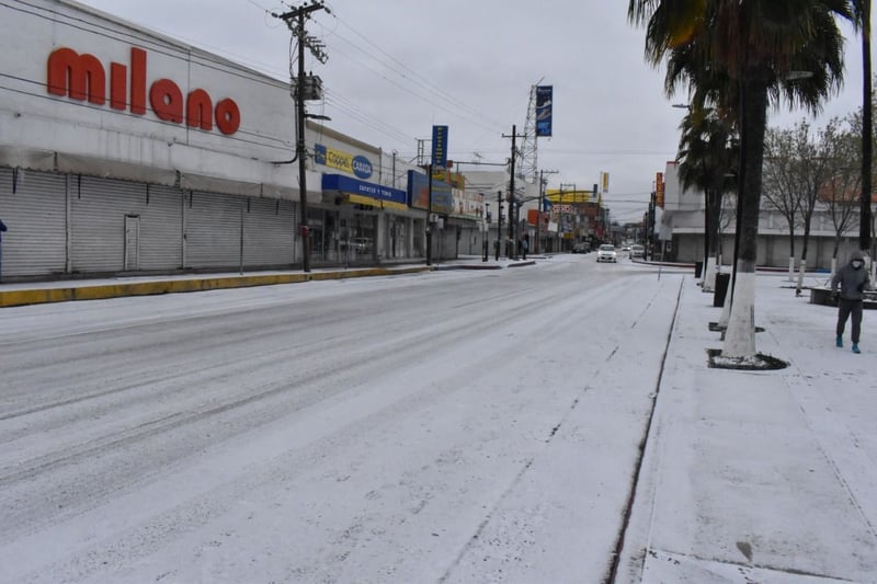 Nieve y caos se viven en Monclova