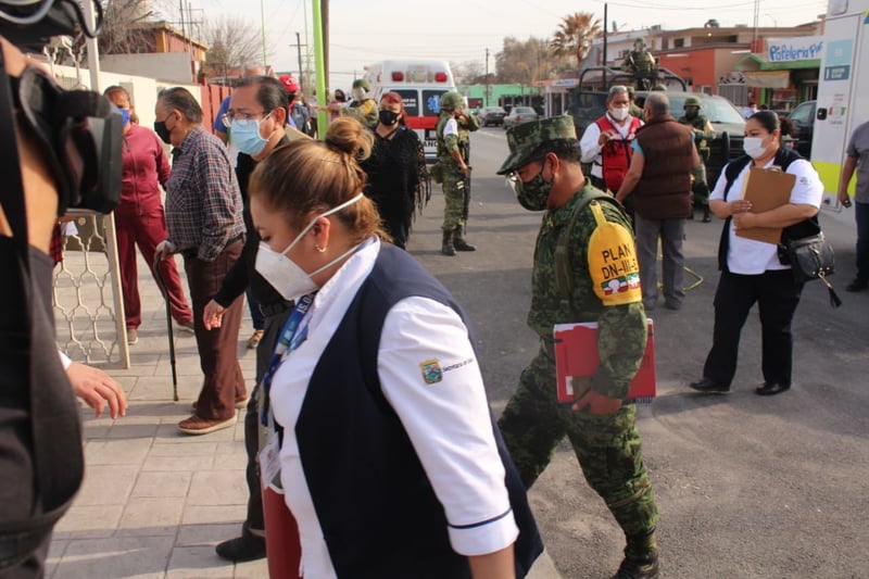 Vacunación contra el COVID-19 en adultos mayores de Frontera 