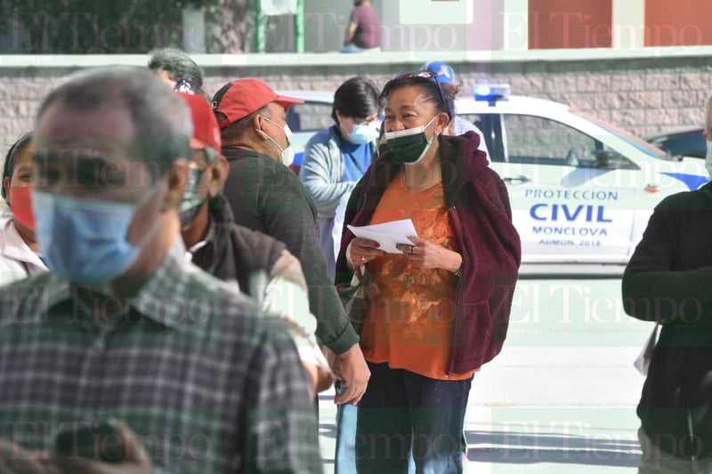 Vacunación de adultos mayores en Monclova