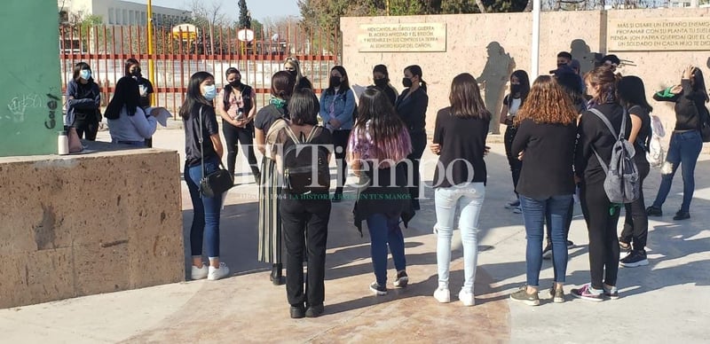 Protestan por acoso sexual en la Prepa 24 de Monclova