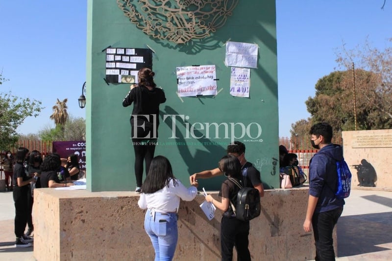 Protestan por acoso sexual en la Prepa 24 de Monclova