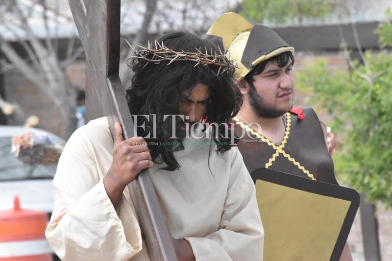 Se vive Viacrucis virtual en la loma de La Bartola en Monclova