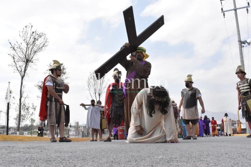 Se vive Viacrucis virtual en la loma de La Bartola en Monclova