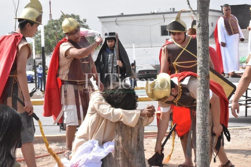 Se vive Viacrucis virtual en la loma de La Bartola en Monclova