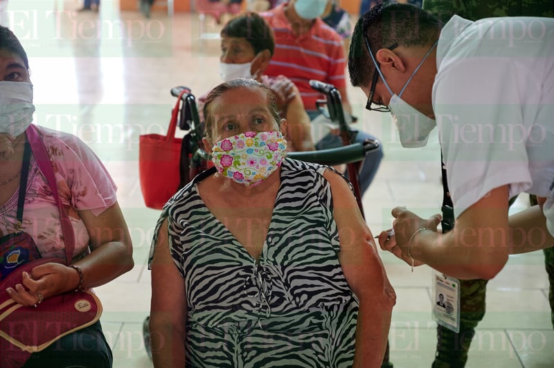 Vacunación antiCOVID-19 en adultos de 60 años en Sacramento