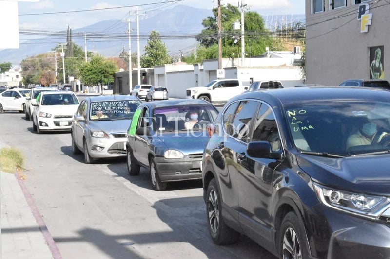 Profesores jubilados y pensionados protestan nuevamente en Monclova por pagos en UMA