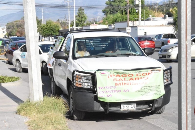 Profesores jubilados y pensionados protestan nuevamente en Monclova por pagos en UMA