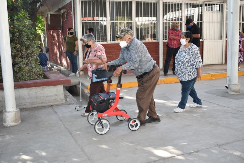 Ciudadanos de la Región Centro participan en jornada electoral