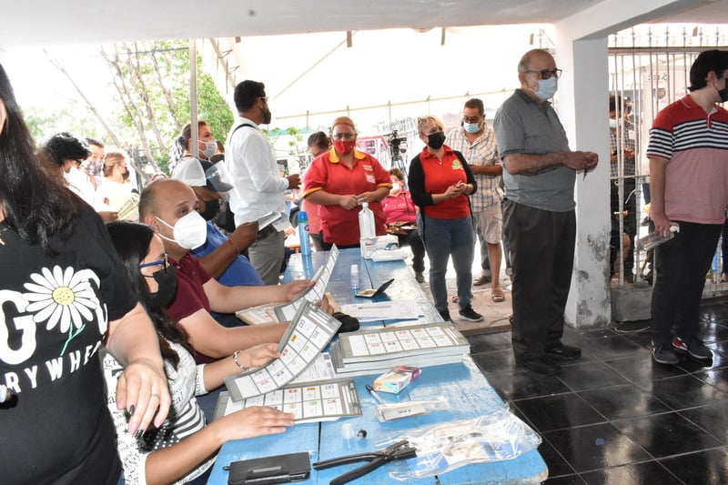 Ciudadanos de la Región Centro participan en jornada electoral