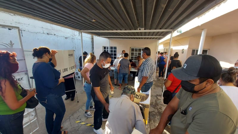 Ciudadanos de la Región Centro participan en jornada electoral