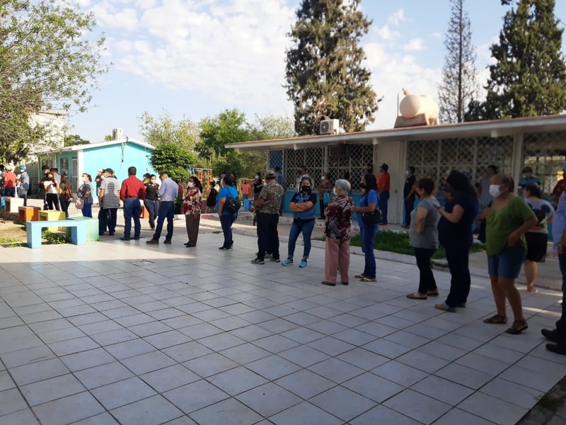 Ciudadanos de la Región Centro participan en jornada electoral