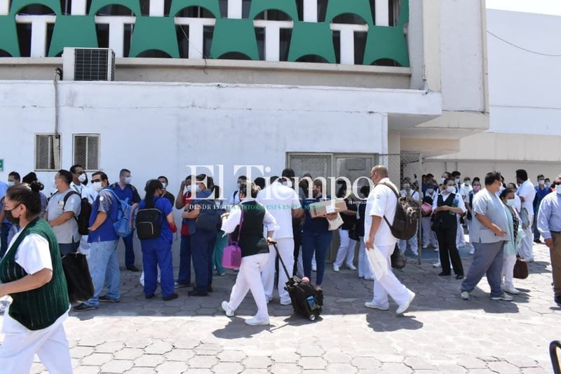 Falta de clima en IMSS 7 de Monclova deriva en manifestación