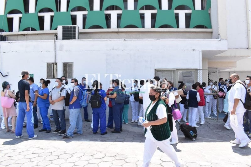 Falta de clima en IMSS 7 de Monclova deriva en manifestación