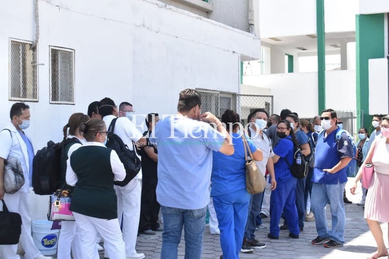 Falta de clima en IMSS 7 de Monclova deriva en manifestación