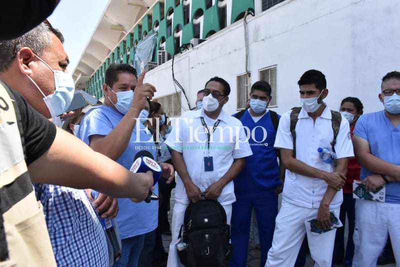 Falta de clima en IMSS 7 de Monclova deriva en manifestación