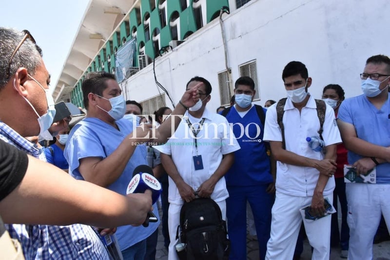 Falta de clima en IMSS 7 de Monclova deriva en manifestación