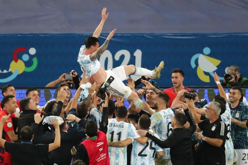 Argentina propina pequeño Maracanazo y alza su decimoquinta Copa América 