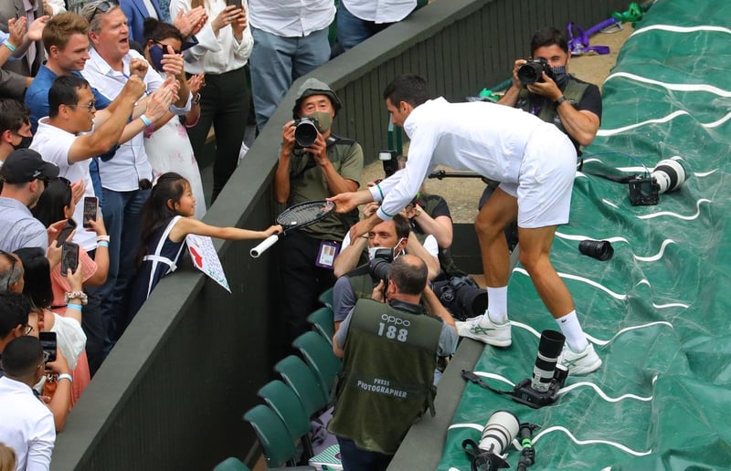 Djokovic gana en su Wimbledon