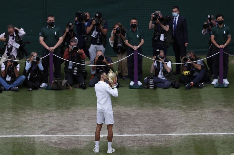 Djokovic gana en su Wimbledon