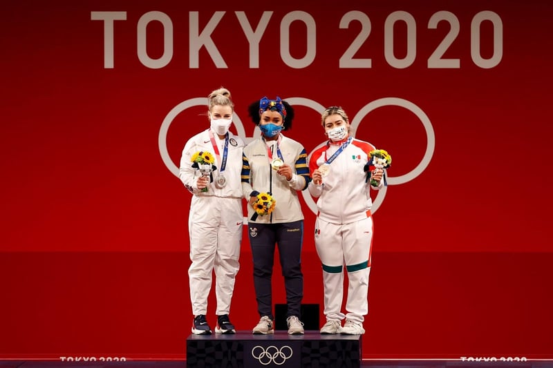 levantamiento de pesas femenis en Tokio 2020