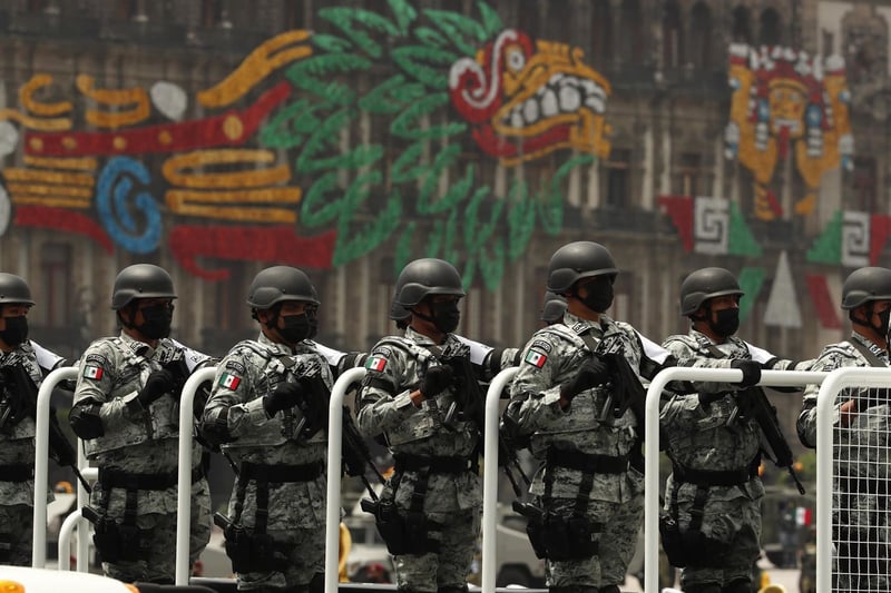 AMLO y presidente de Cuba encabezan desfile por el Día de la Independencia de México