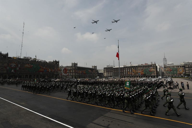 AMLO y presidente de Cuba encabezan desfile por el Día de la Independencia de México