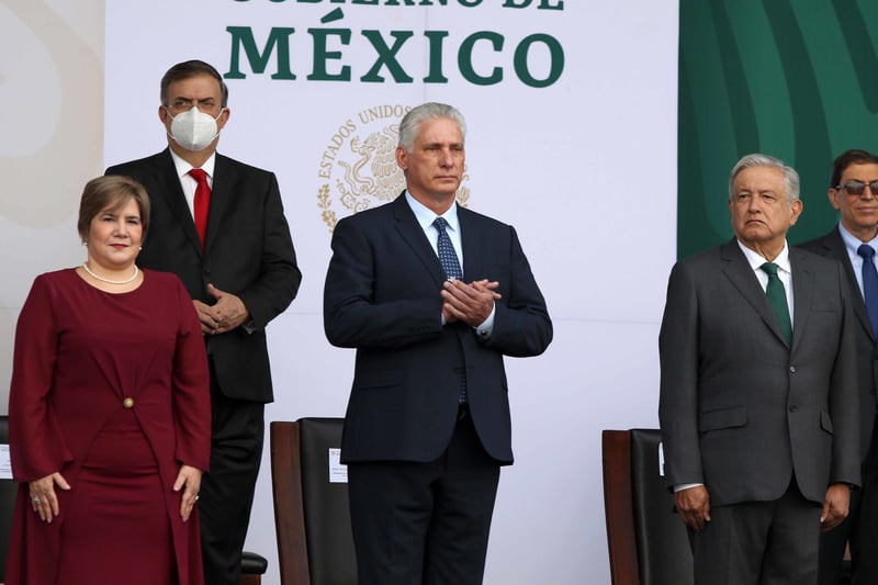 AMLO y presidente de Cuba encabezan desfile por el Día de la Independencia de México