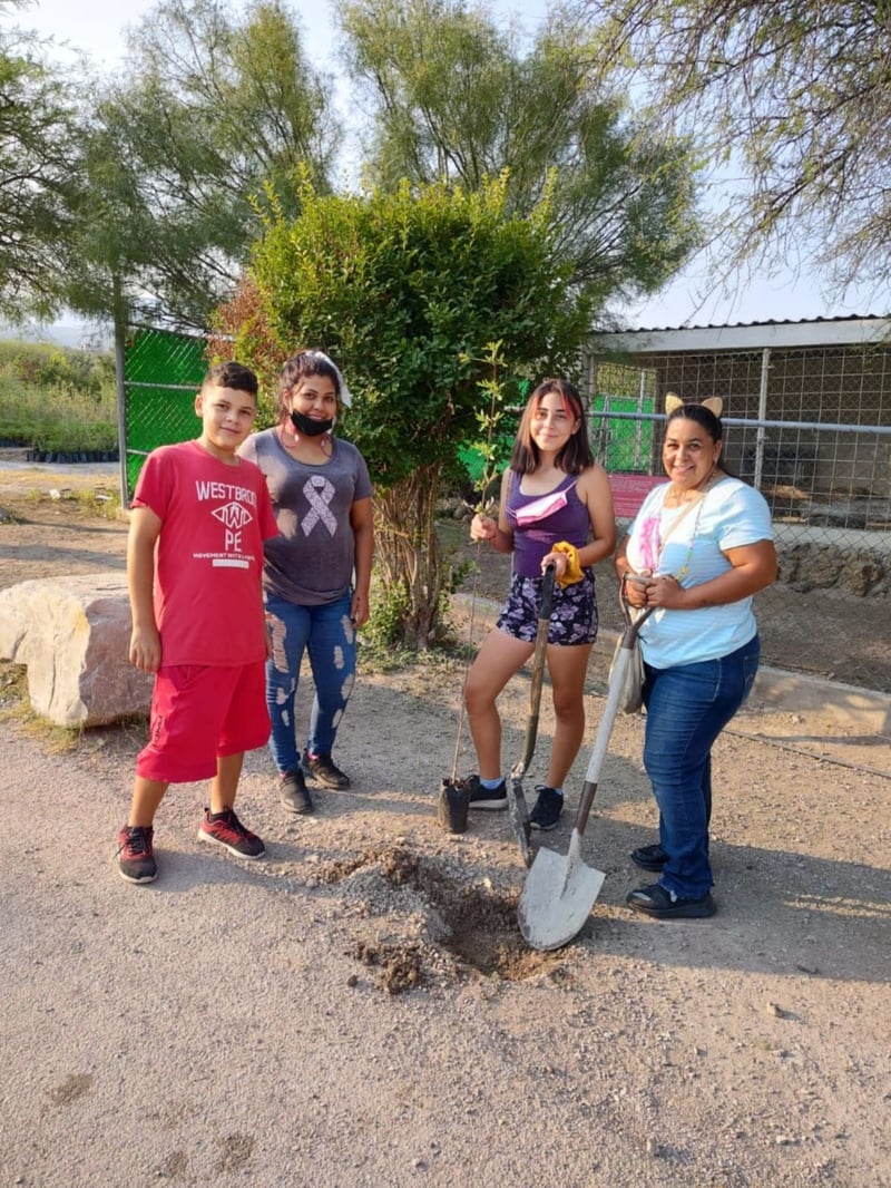 Reforestación en Ecoparque de Monclova