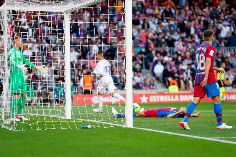 El Real Madrid se lleva el Clásico Español en el Camp Nou con goles de Alaba y Lucas Vázquez