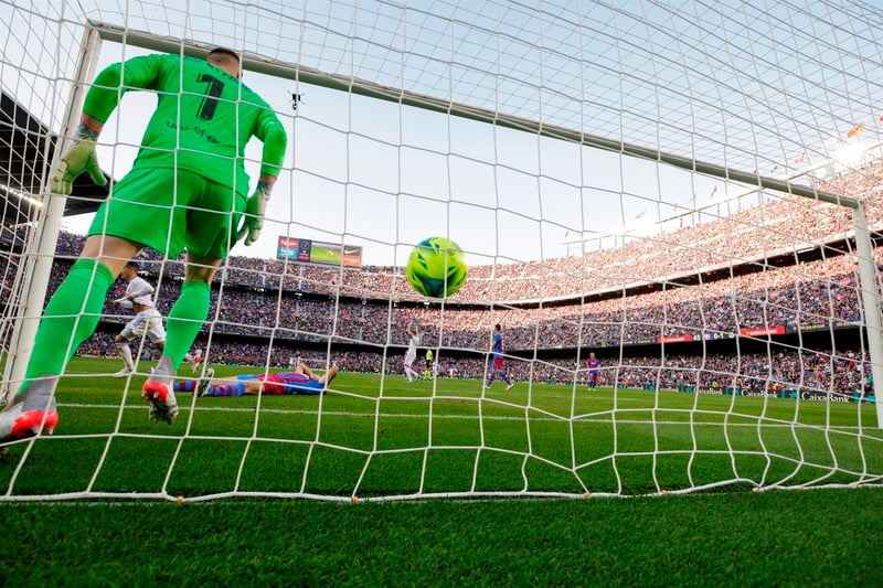 El Real Madrid se lleva el Clásico Español en el Camp Nou con goles de Alaba y Lucas Vázquez