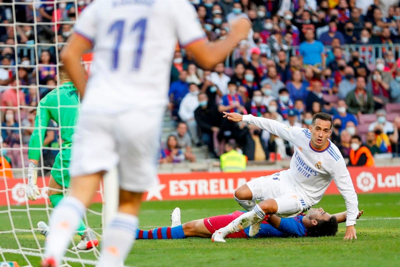 El Real Madrid se lleva el Clásico Español en el Camp Nou con goles de Alaba y Lucas Vázquez